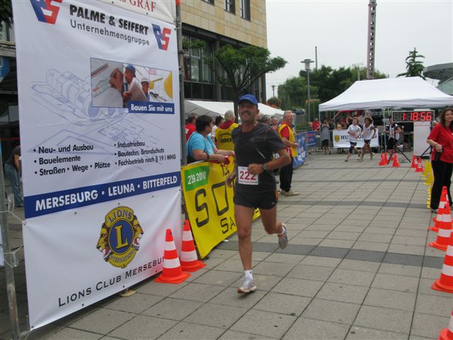 ../Images/BenefizlaufMerseburg2010 (46).jpg